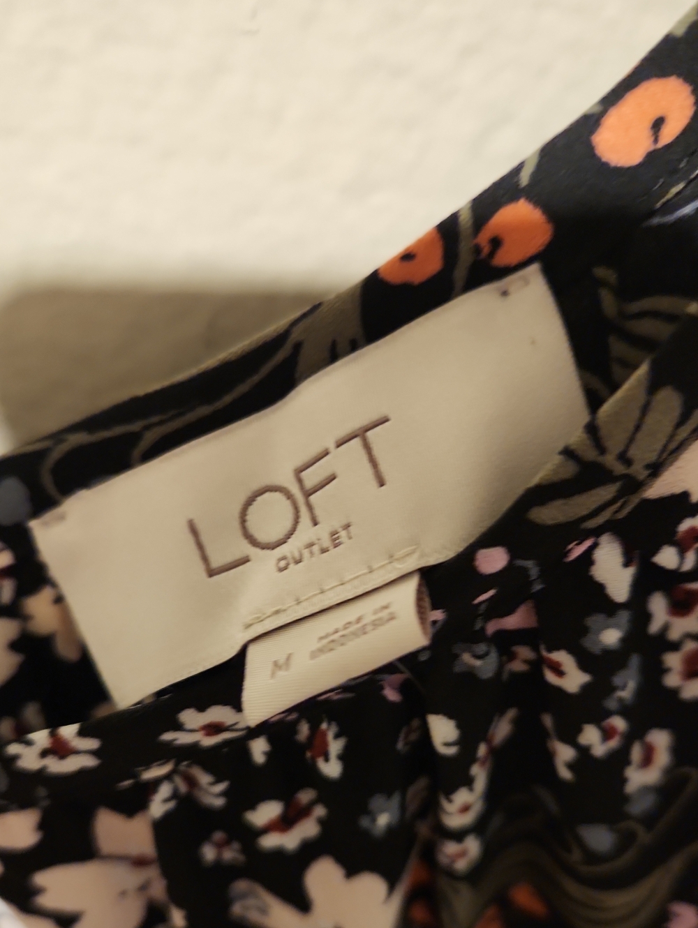❤️ NWT! LOFT FLORAL FLUTTER SLEEVE FLOWY BLOUSE / TOP, MEDIUM - Picture 4 of 10
